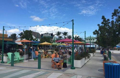 Palm Paradise-Seaside Home w Heated Saltwater Pool - Photo 30