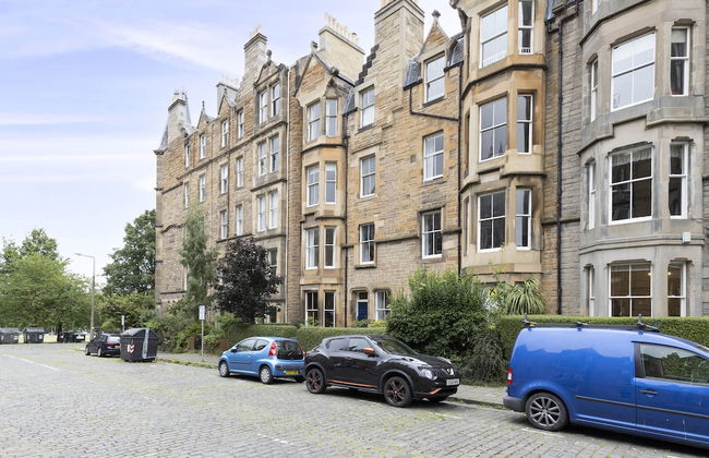 JOIVY 3-Bed Meadows Flat Near Castle & Royal Mile - Photo 27