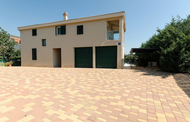 Luxury Villa With Heated Pool, Terrace, and Outdoor Amenities for Relaxation - Foto 53