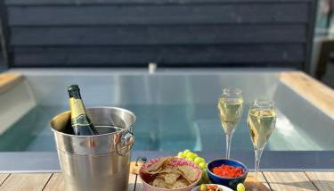 Luxury Barn with Hot Tub, Spa Treatments, Private Dining - Foto 3