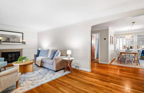 4 Bedroom Pool and Hot Tub Home Near Cleveland - Photo 12