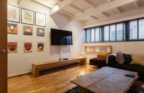 Stunning 6 Bedroom with Swimming Pool & Sauna! - Foto 61