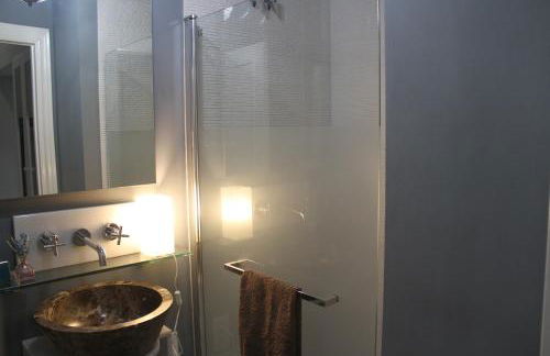 Elegant 2 Bedroom Apartment in Historic 1882 Building Central Sevilla Private Parking & Country Club Access - Foto 37