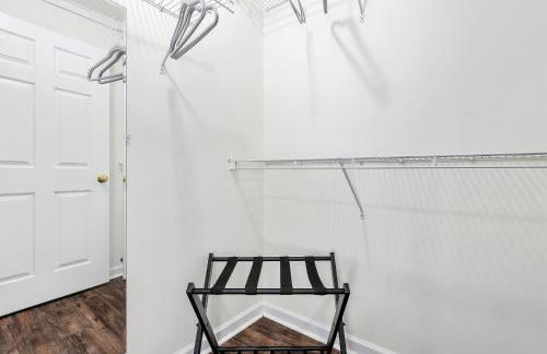 New 4BR 4BA AU Oasis 2 Mins to Downtown & Stadium Sleeps 10 - Foto 46