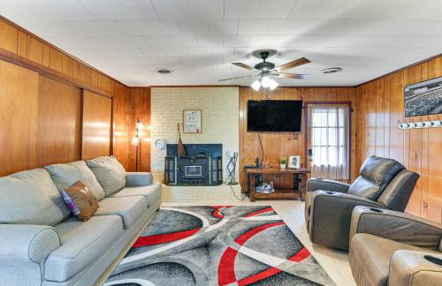 2 Mi to MSU Campus! Family Abode with Spacious Yard - Foto 1