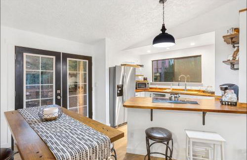 Charming Lakefront Cottage on Quiet Palmer Lake - Foto 12