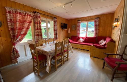 Chalet proche des commerces, 6 personnes, 2 chambres - CH16 - Foto 1