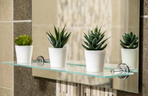 Contractors Retreat 3 bedroom house, sleeps up to 7, free parking - Foto 47