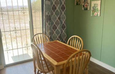 Death Valley PrairieFire 3bd 2ba Home w Kitchen - Foto 19