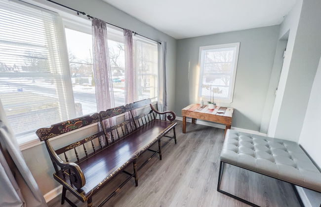 The Stone Castle - With Private Yard & Parking, Near Falls & Casino by Niagara Hospitality - Foto 27