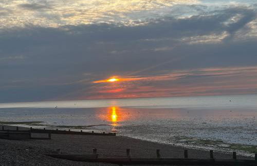 Bay escape beach apartment steps from the sea - Foto 33