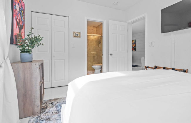 Arthaus- Fully Stocked Kitchen and Fenced Yard - Foto 18