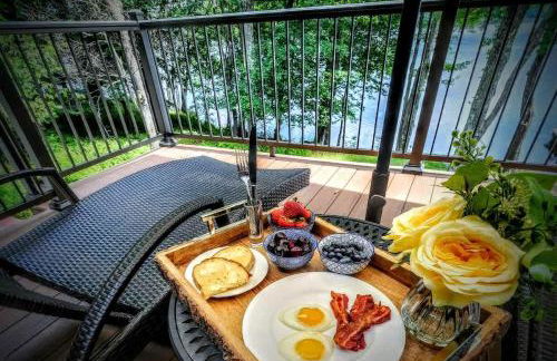 Lakefront Hot Tub Canoes Game Room Wood FP - Foto 13