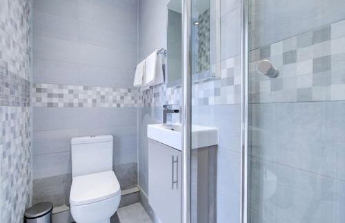 Comfy and Convenient Studio Suite Lewisham with Free street parking, WIFI and quick access to central London Sleep 3 - Photo 7