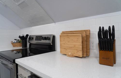 Burien's Top Unit with Spa-Inspired Bathroom - Foto 17