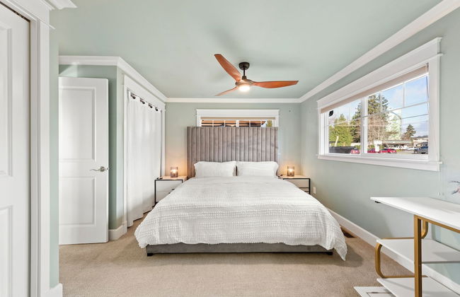 Renton Lakeside Oasis, Lakeview, 4B 2.5B, Spacious - Photo 6