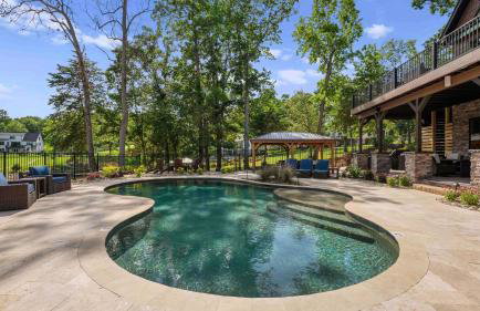 Black Bear Lodge by Avantstay Lakefront, Dock, Pool, Theater Sleeps 20+ - Foto 20