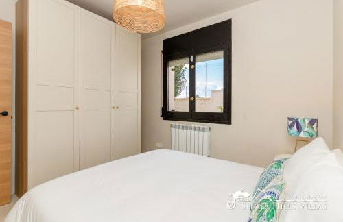 Villa Caliza in Cunit with Private Pool and large garden - air conditioning in bedroom - Photo 23