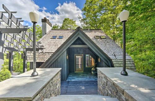 Luxe Plymouth Chalet with Indoor Pool and 3 Decks! - Foto 40