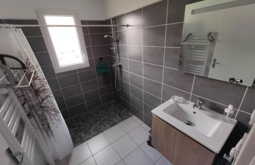 2 Maisons de 3 et 2 chambres avec grande piscine commune - Foto 10