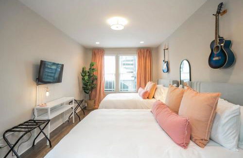 Roof Deck Grill VIEWS 2 Miles from Broadway - Foto 35