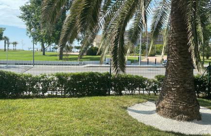 Piso delante de la playa La Pineda con 2 habitaciones - Photo 9