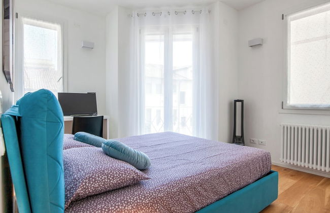 Charming Home - Photo 7