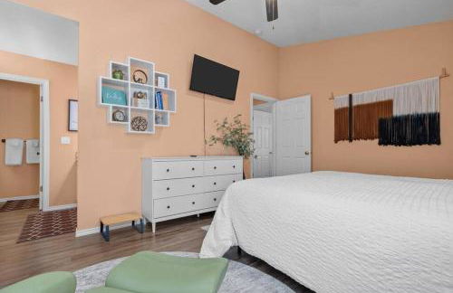 Solar Half-Plex with Chic Style in Country Glen - Foto 30