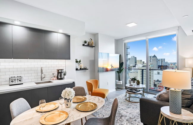 Modern High-Rise Condo with Pool/Gym, in Central DT MIAMI! - Photo 1