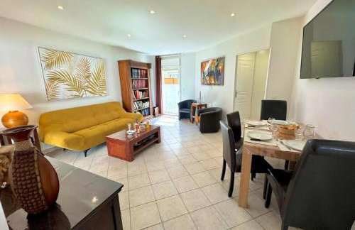 Gite en 3 épis de plain-pied, 2 chambres, climatisé, terrasse, jardinet et parking, très calme - Foto 2