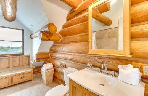 Spacious Rifle Cabin w/ Deck + Mountain Views! - Foto 18