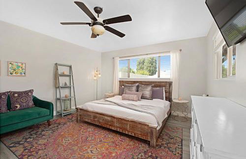 The Gathering Place - Guest Favorite with Huge Yard - Foto 7