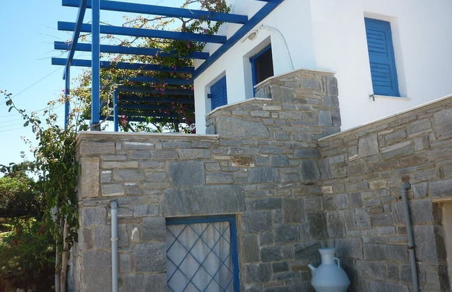 Nikoleta Kolympithres Paros - Photo 1