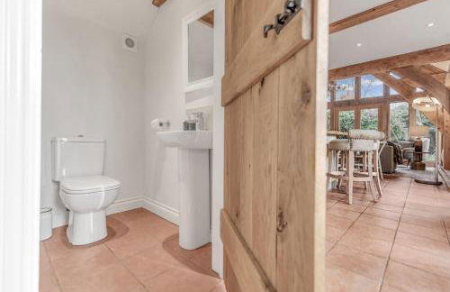 Hiron's Piece and Honeysuckle Cottage - with Hot Tub - Photo 40