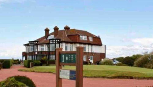 Spacious Family Home Minutes from the Beach - Foto 4