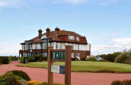 Spacious Family Home Minutes from the Beach - Foto 4