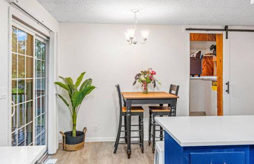 Hot Tub and Spacious Backyard Close to Lake! - Foto 20