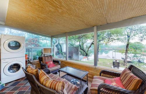 Wonderful Lakefront Home with Yard, Water Views, Central AC, WiFi, Private W/D - Foto 20
