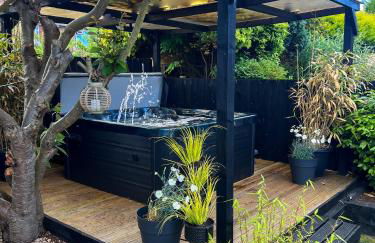 The Longsands Home- Coastal Retreat with Hot Tub - Foto 2