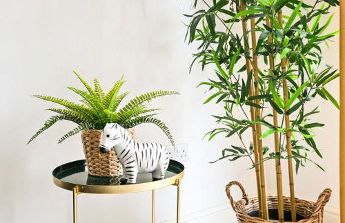 Spacious 1Bed Apt - Steps to Ealing Broadway & Shops - Foto 14