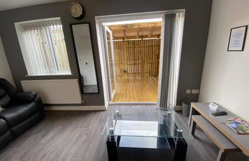 Modern 3- Bed Holiday Home - Private Parking Sleeps 10- 2 Min M62 - Foto 31