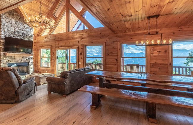 Luxury 4200 Sqft Log Cabin on 50 Acres Sleeps 16 - Foto 7