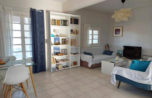 Vintage Beach House - Photo 3