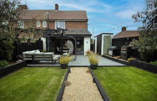 The Longsands Home- Coastal Retreat with Hot Tub - Foto 25