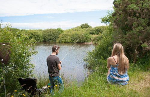 Timber Hill Self Catering Cedar Lodges - Foto 45