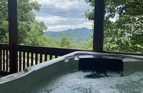 Red Roof-Cozy Cabin with Great Views, Hot Tub and near Bryson City - Foto 18