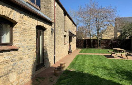 Spacious Cotswolds Barn - 4 Bedrooms, Perfect for Families - Foto 17