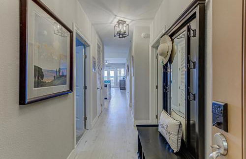 Chic 3BDR for 6 with Pool & Hot Tub Overlooks Marina - Foto 8