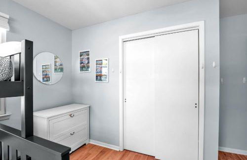 Cozy 2BR Condo - Beachside Bliss with Yard Space condo - Foto 18