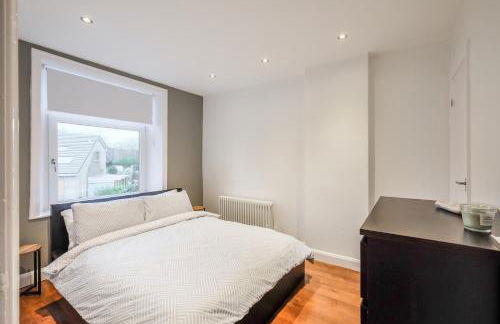 Sleek 2B/1B Retreat in Lindley, Huddersfield - Foto 2